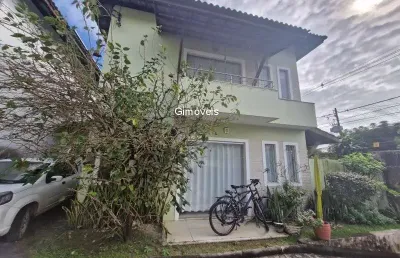 Casa em condomínio fechado com 4 quartos à venda na rua jorge carneiro azevedo, buraquinho, lauro de freitas, 130 m2 por r$ 700.000