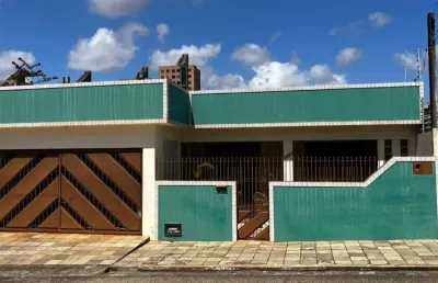 Casa com 3 quartos à venda no Candelária, Natal 