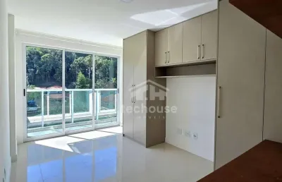 Apartamento, centro de teresópolis, 1 quarto, benfeitorias e lazer completo.