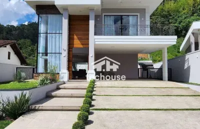 Luxuosa casa em condomínio exuberante em teresópolis: o refúgio dos seus sonhos