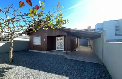 Casa com 3 dormitorios no itacolomi em balneario piçarras