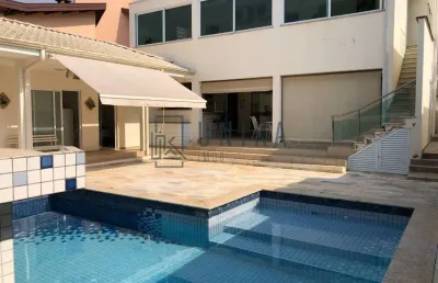 Casa de luxo em condomínio à venda em  - 3 quartos, 3 suítes, 3 salas, 5 banheiros, 4 vagas de garagem!