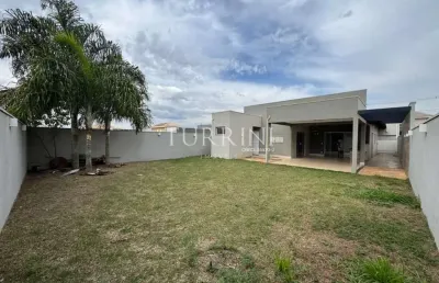 Casa térrea disponível para venda no condomínio morada do sol