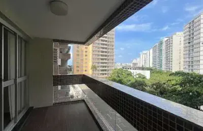 Apartamento com 3 dormitórios para alugar, 110 m² por r$ 6.500,00/ano - pitangueiras - guarujá/sp