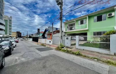 Casa com 6 quartos à venda no Barreiros, São José 