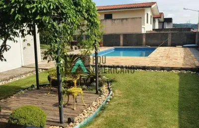 Casa com excelente terreno à venda em bairro residencial