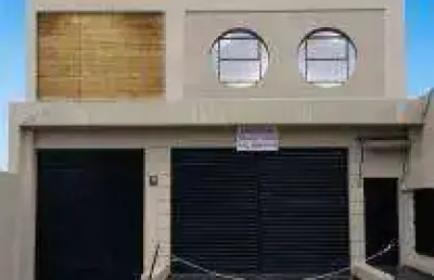 Loja na avenida santa catarina, a nível da rua com 220 metros de vão livre 2 vagas 4 banheiros ao lado inss e mc donalds
