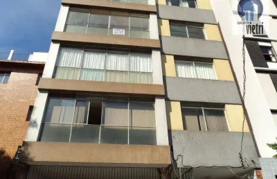 Apto. reformado  com 3 dorms sendo 1 suíte,  4 wc sendo 1 lavabo, 1 wc social e dep. empregada (quarto e banheiro). sala de estar com sacada, sala de
