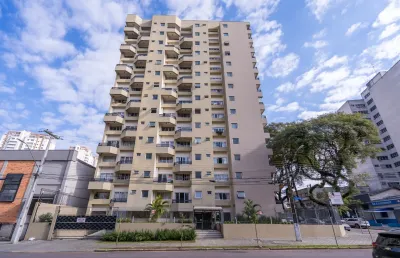 Lindo apartamento reformado com 1 quarto e garagem em área nobre.