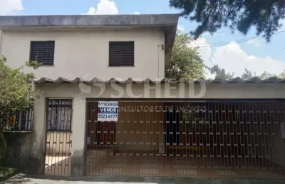 Sobrado com três dormitórios e quatro vagas de garagem!!!