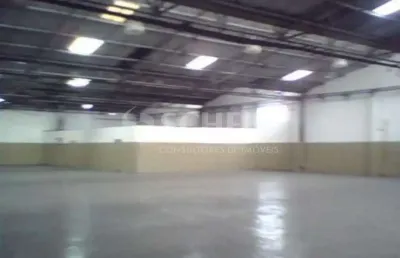 Ótimo galpão industrial, com boa área fabril, ao lado das marginais.