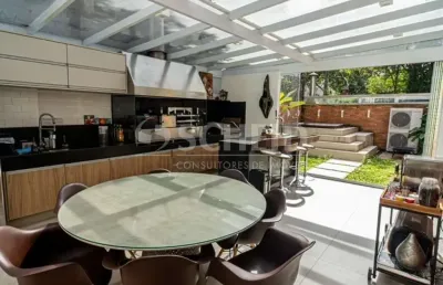 Casa a venda em condômino fechado no jardim marajoara, com 320m², 4 quartos sendo 4 suítes, 5 vagas.