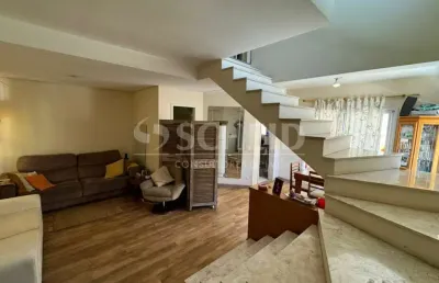 Casa em condomínio - planta diferenciada com quintal - 3 dorms - 1 suíte e 2 vagas.