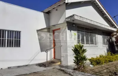 Casa térrea comercial de esquina com sete salas no miolo da cidade dutra