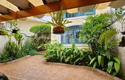 Lindo sobrado com 4 vagas e 3 quartos no jardim prudência