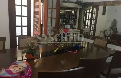 Casa a venda com 1 suíte e 2 vagas no campo grande.