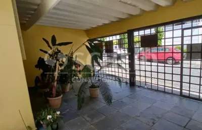 Casa no campo grande com 3 dormitórios, 3 banheiros e 2 vagas.