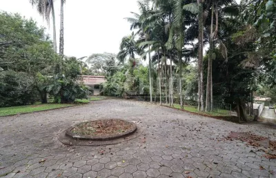 Casa na chácara flora com 942m² de área construída.