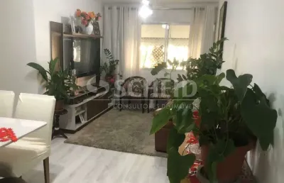 Lindo apartamento com armários embutidos, excelente localização.