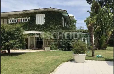 Maravilhosa casa à venda no alto da boa vista, espaçosa e confortável