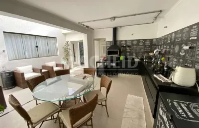 Casa à venda 3 quartos sendo 3 suítes na vila santa catarina