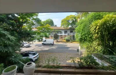 Casa a venda no morumbi, 600m², 5 quartos, sendo 4 suítes, 6 banheiros e 12 vagas