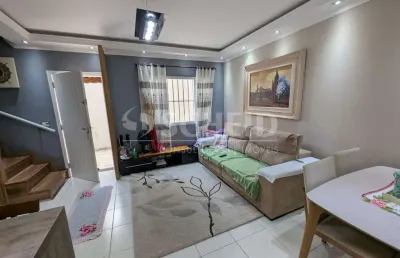 Casa a venda em condomínio fechado, casa com 72m² , sendo 2quartos ,1 vaga .
