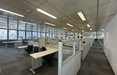 Conjunto comercial premium no centro transatlântico