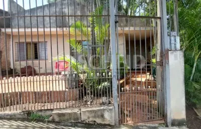 Terreno com 9 metros de frente, 153m², de esquina, com uma área contruida de 101m².