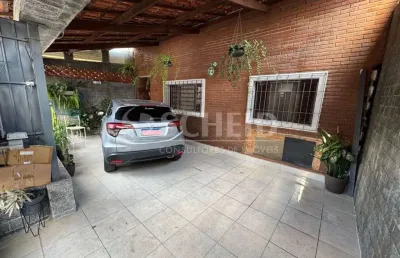 Casa térrea com frente para duas ruas - 3 dorms - 1 suíte - 3 vagas