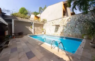 Casa magnífica com muita luz natural e áreas de lazer espetaculares!