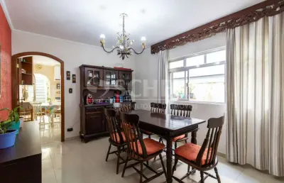 Sobrado á venda na vila mascote com 200m², 3 quartos sendo 3 suítes, 4 vagas.