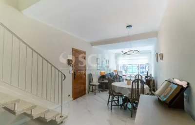 Sobrado á venda no brooklin com 150m², 3 quartos sendo 1 suíte, 2 vagas.