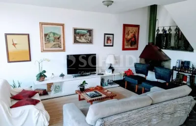 Casa com três dormitórios, 1 suíte e duas vagas à venda no jardim prudência.