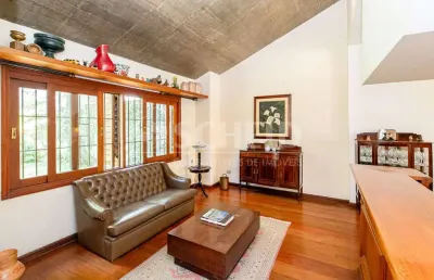 Alto da boa vista, venda casa de 232m, 03  quartos, suíte, 05 vagas de garagem, quintal com churrasq