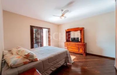 Casa tipo para venda com 5 quartos, sendo 2 suítes, 233m²