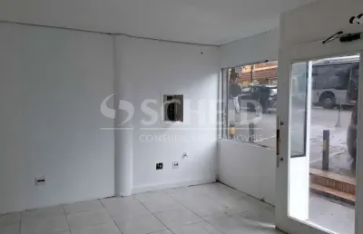 Loja de 40m2 com banheiro no térreo de mini shopping em santo amaro