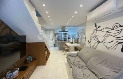 Belíssima cobertura duplex com piscina totalmente reformada e decorada