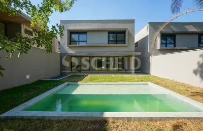 Casa de condomínio com quintal para todo verde da hípica de santo amaro !