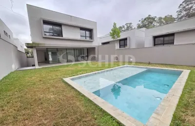 Casa de condomínio em rua fechada pronta para morar !