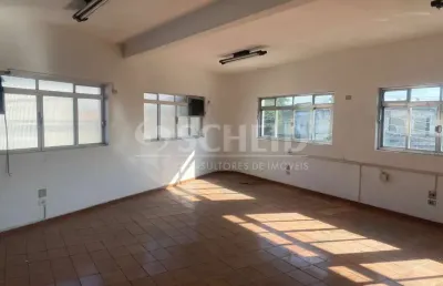 Ótima oportunidade de locação na região do socorro! salão superior com espaço amplo.