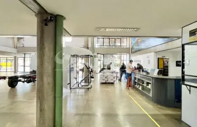 Ótimo galpão comercial e industria, com 5.946m de construção, 20000m de terreno em localização prive