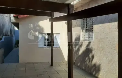 Casa terrea 2 quartos 2 salas 1 banheiro 1 vagas de garagem coberta