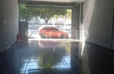 Ótimo salao, com boa localização, com facil acesso as marginais,proximo de ponto de onibus e escolas