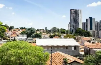 Sobrado para locação de 170,00m² útil com 3 quartos e 2 vagas, no jardim prudência.