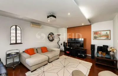 Casa á venda no brooklin com 380m², 6 quartos sendo 2 suítes, 4 vagas.