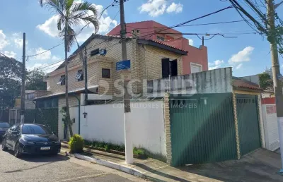 Excelente oportunidade, sobrado de esquina com 193 m², duas vagas e 2 quartos com varanda, sendo uma