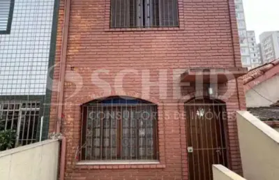 Sobrado à venda com 125 m² e 2 vagas - ótima localização