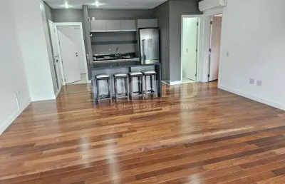 Apartamento semi mobiliado para locação no itaim bibi com 93m², 1 dormitório suíte e 2 vagas