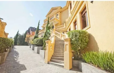 Casa de vila exclusiva no morumbi com 870m² de sofisticação e segurança total